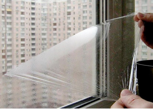 От чего способна спасти пленка для окон LIQUICK?